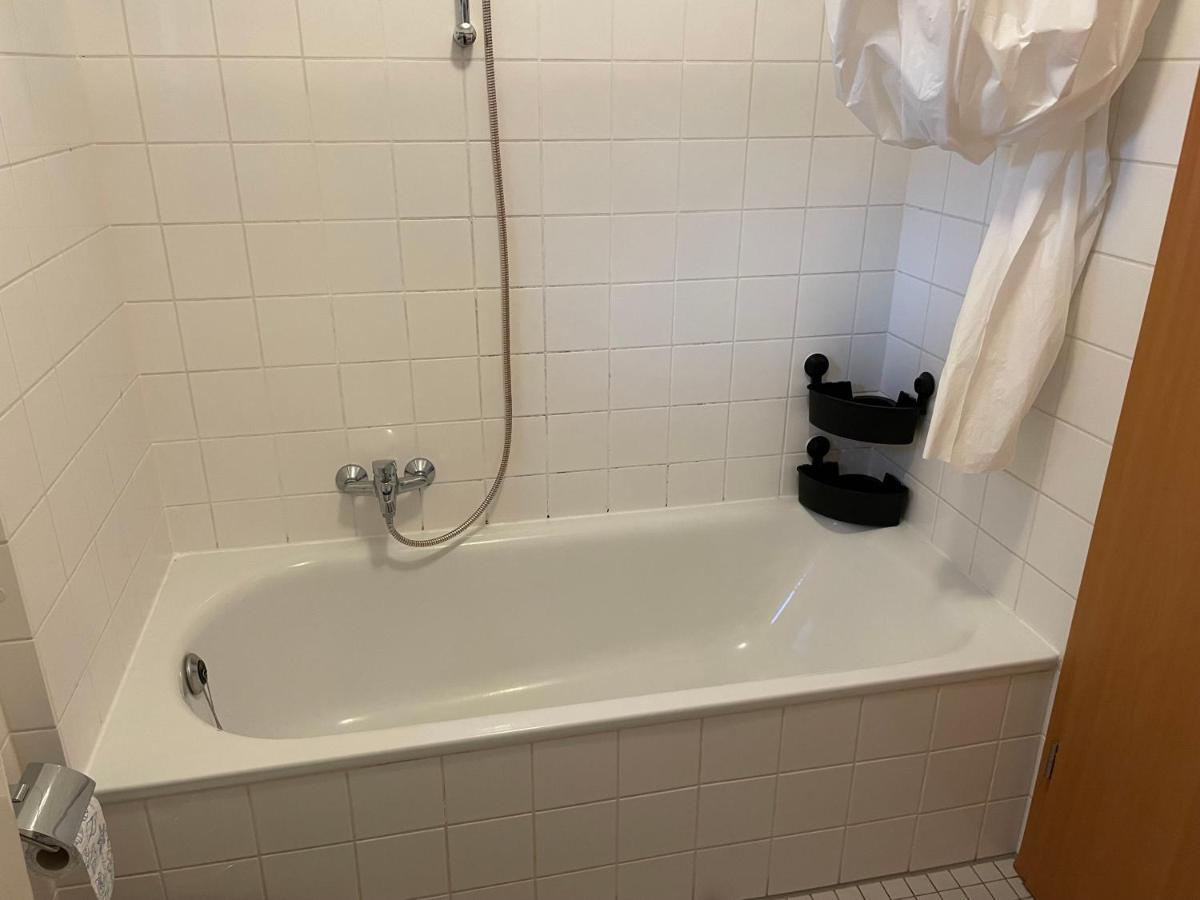 Ferienwohnung Mit 2 Zimmer, Kueche, Bad, In Sarrebruck Exterior foto